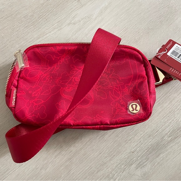 NWT Lululemon Lunar New Year Everywhere Belt Bag 1L, Year of the Snake Red - Picture 7 of 11